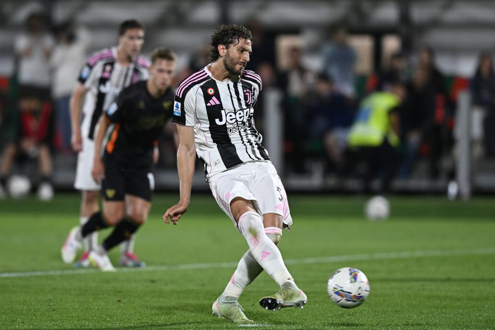 TA：尼潘外租阿贾克斯的可能已消失；曼城考虑是否留埃切韦里